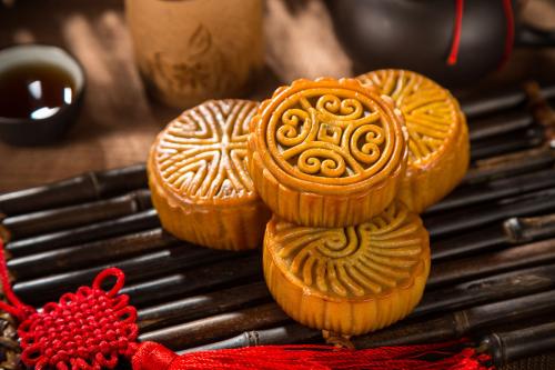 小学作文素材：赞美月饼好吃的句子，隔着屏幕都能闻见香甜!